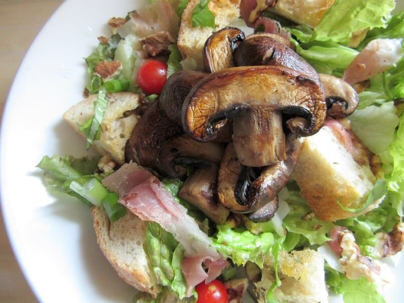 The silky prosciutto and crunchy homemade croutons are great and all, but the mushrooms are the real stars in this seared mushroom salad. #mushrooms #salad #croutons #prosciutto