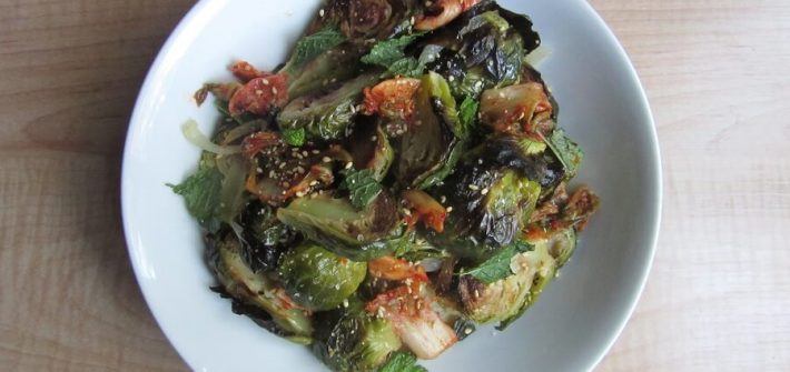 These roasted brussels sprouts with kimchi and ginger are the perfect side if you have an otherwise plain meal. #brusselssprouts #kimchi #ginger