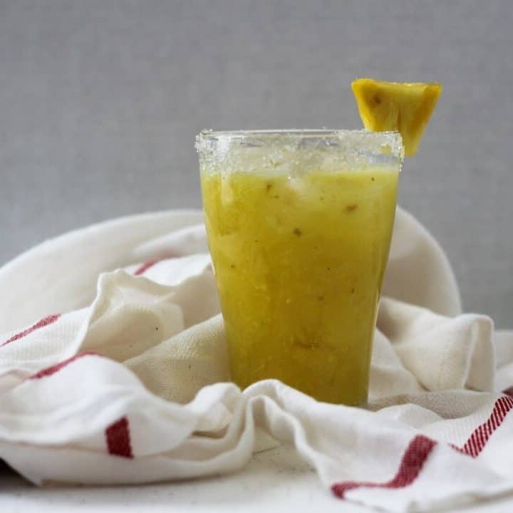 Garnish this pineapple lime agua fresca with a piece of pineapple! #lime #pineapple #aguafresca #nonalcoholic