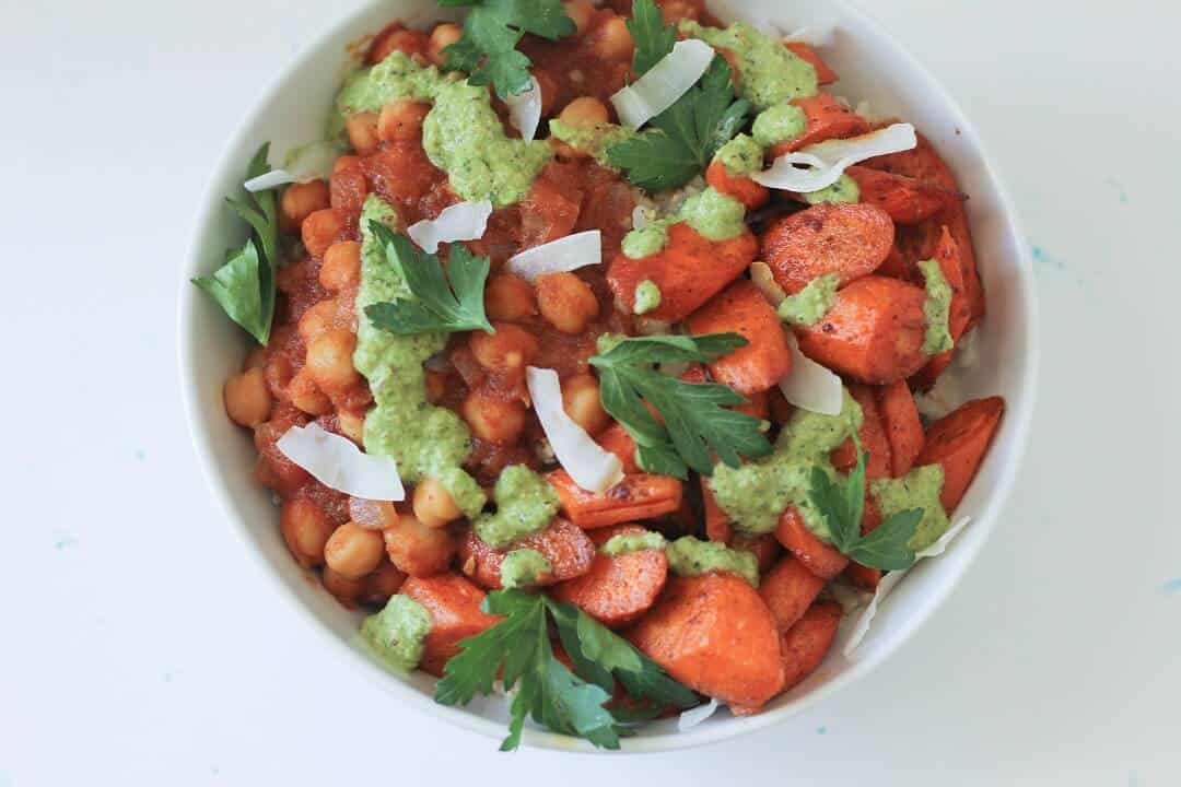 Serve these chckpea curry bowls with carrots and cilantro sauce with any kind of rice that you want, but coconut milk-infused basmati rice is particularly tasty! #chickpeas #indiancurry #ricebowl #carrots #cilantro