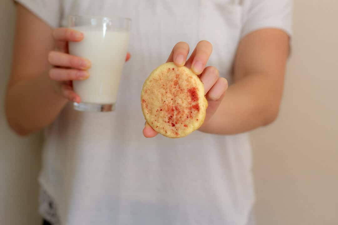 These strawberry sugar cookies are delicious with or without a cup of milk (or coffee or tea).