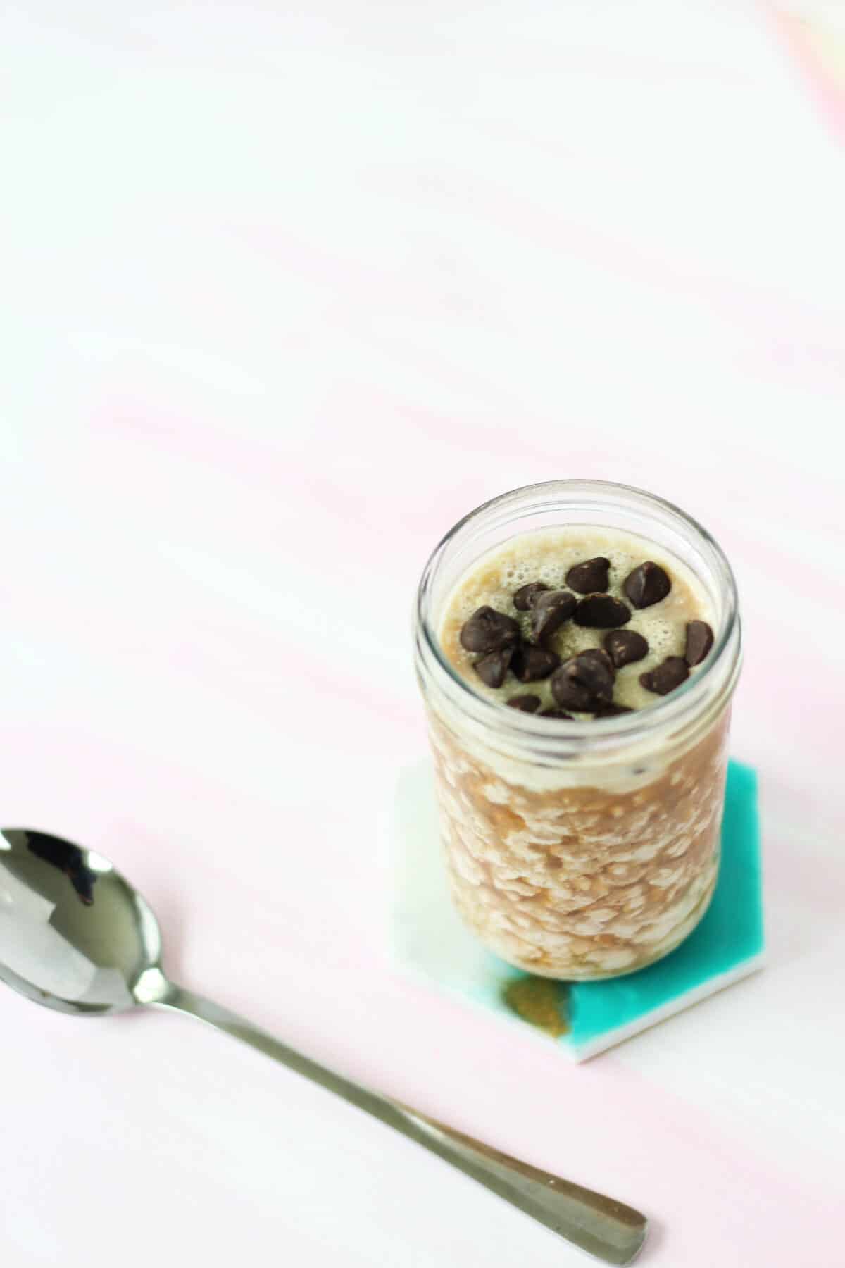 Tiramisu Overnight Oats Recipe (Refined Sugar Free)